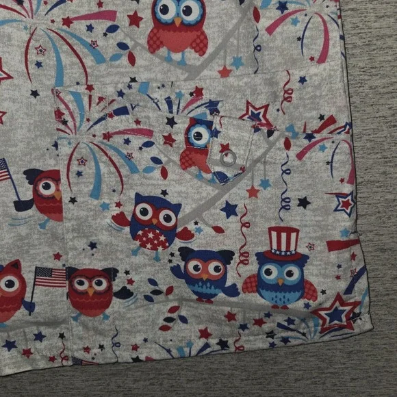 UA Scrubs Patriotic Scrub Top Women's Size Large Silver Shirt 4th Of July Owls - Picture 6 of 10